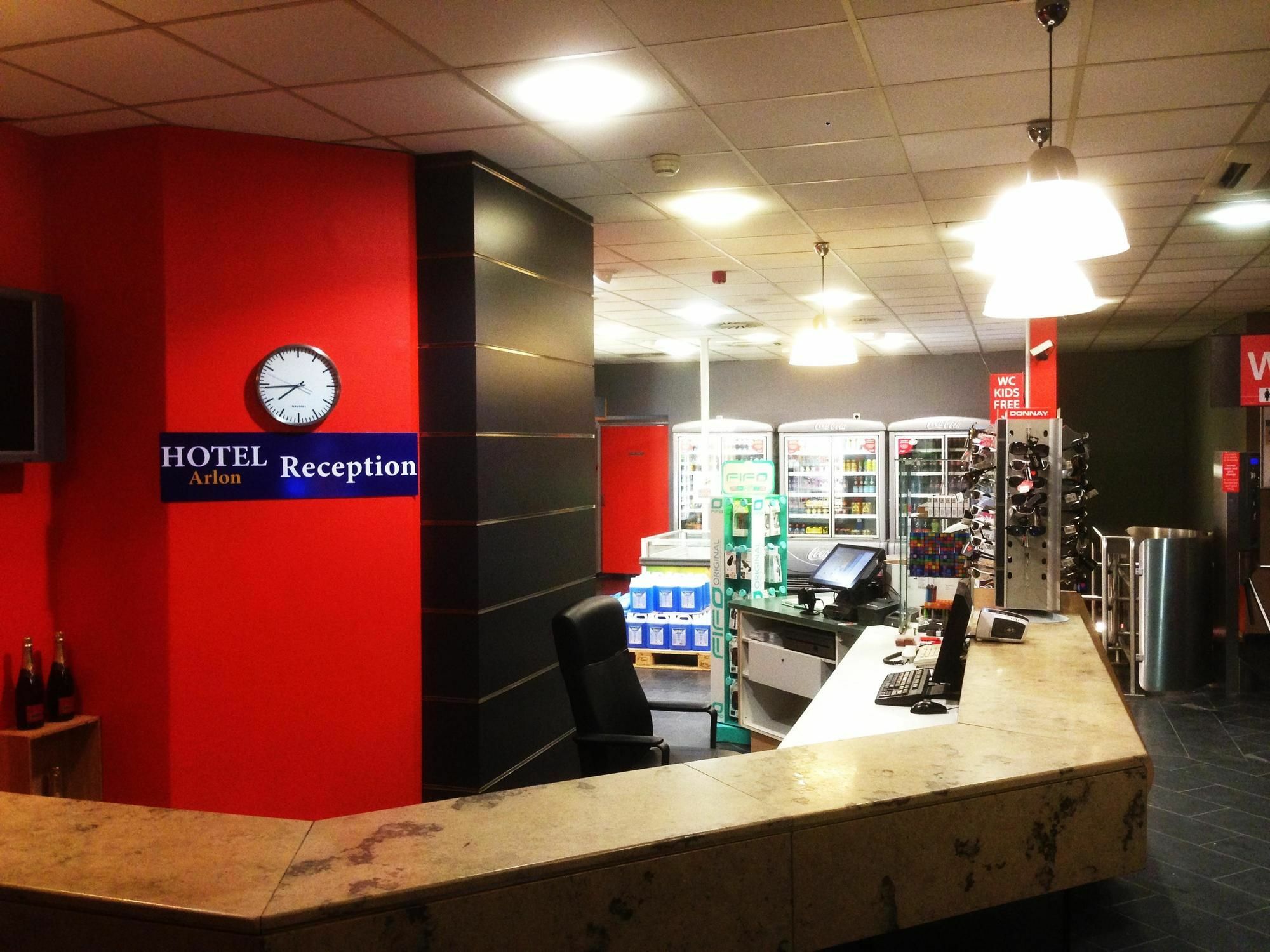 Hotel Arlon Bagian luar foto